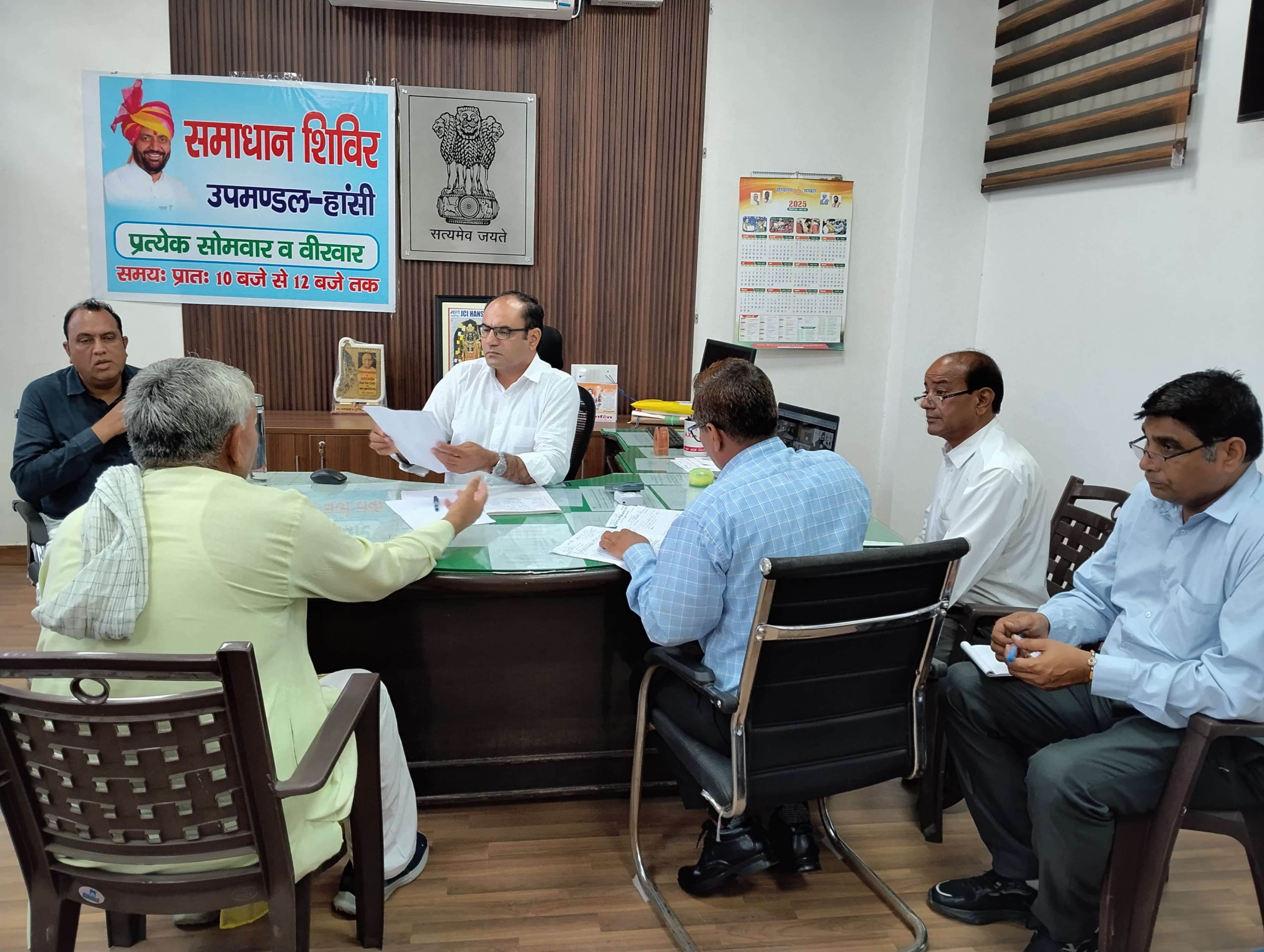 SDM Rajesh Khoth heard public problems in Samadhan camp, gave instructions for quick solution